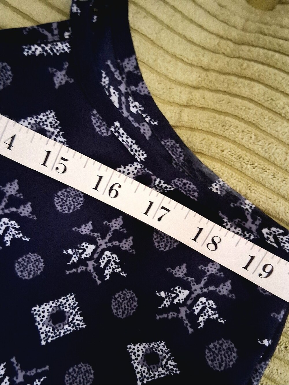 LOFT‎ Navy Blue Geometric Print Pleated Camisole Tank Top - Picture 5 of 8